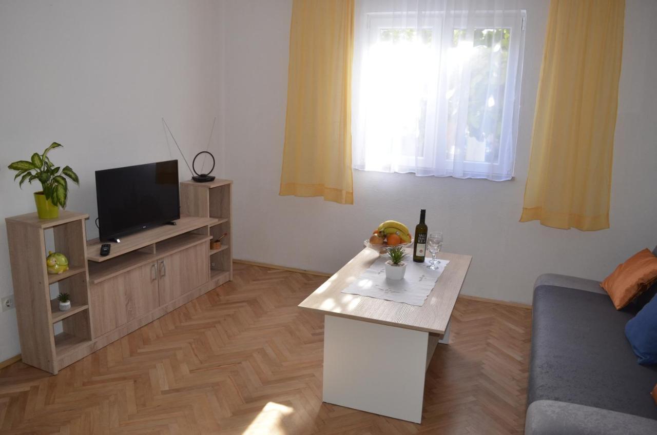 Apartment Ana Kastel Sucurac Екстер'єр фото