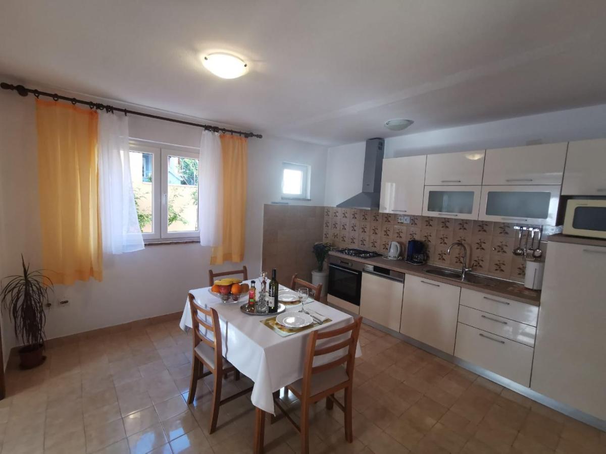 Apartment Ana Kastel Sucurac Екстер'єр фото